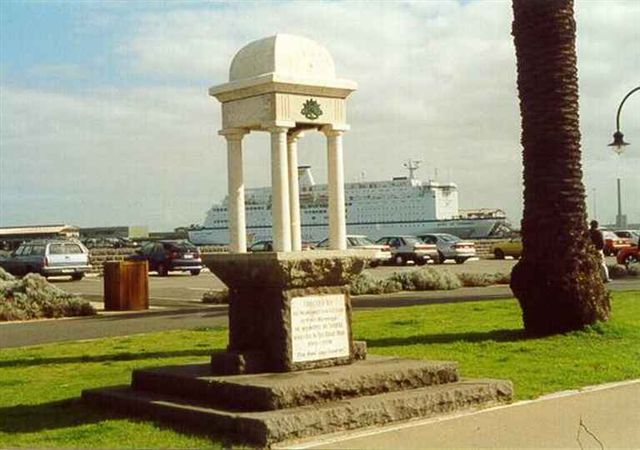 The memorial, in the form of a drinking fountain, is a white marble cupola over a granite basin on a bluestone plinth on a two-stepped bluestone base. It is no longer in use as a drinking fountain bet there are still steps on the the south, east and west sides.