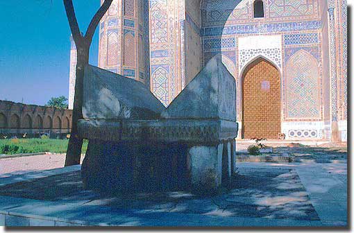 Bibi Khanym Mosque Courtyard