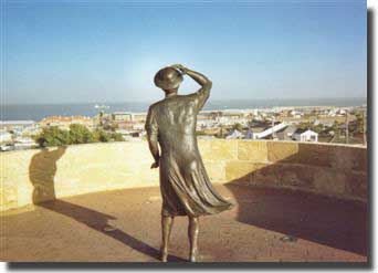 Picture over the shoulder of The Waiting Woman at HMAS Sydney Memorial at Geraldton